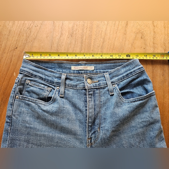 Levi's 724 High Rise Slim Straight Women's Jeans, size 26, great condition! - Picture 7 of 9